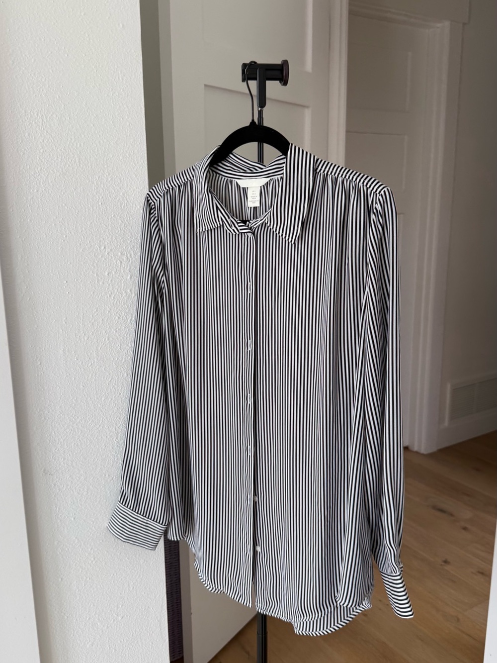 Black and White Vertical Stripe Button-Up Blouse - Picture 4 of 8